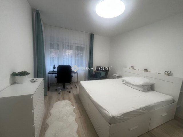 Eladó téglalakás, Pécsett 122 M Ft, 4 szobás