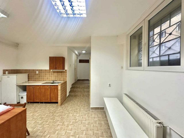 Eladó iroda, Budapesten, IX. kerületben, Sobieski János utcában