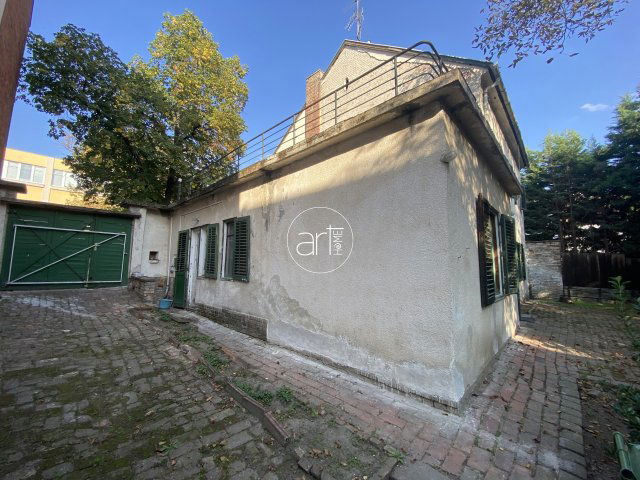Eladó családi ház, Szegeden 169.9 M Ft, 7+2 szobás