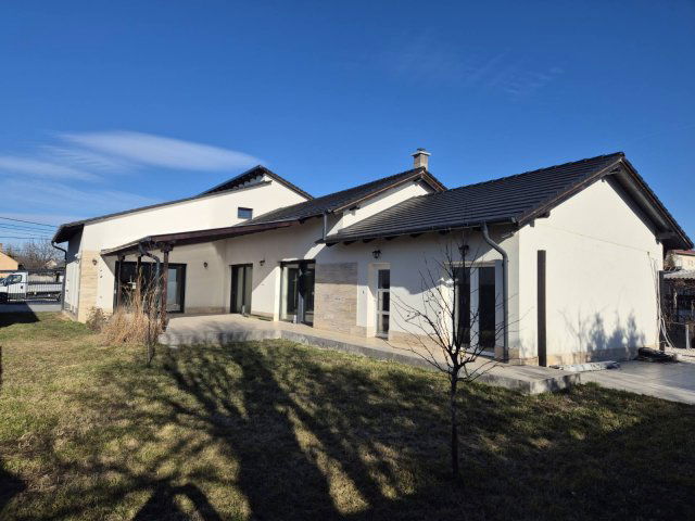 Eladó családi ház, Vecsésen, Magdolna utcában 245 M Ft