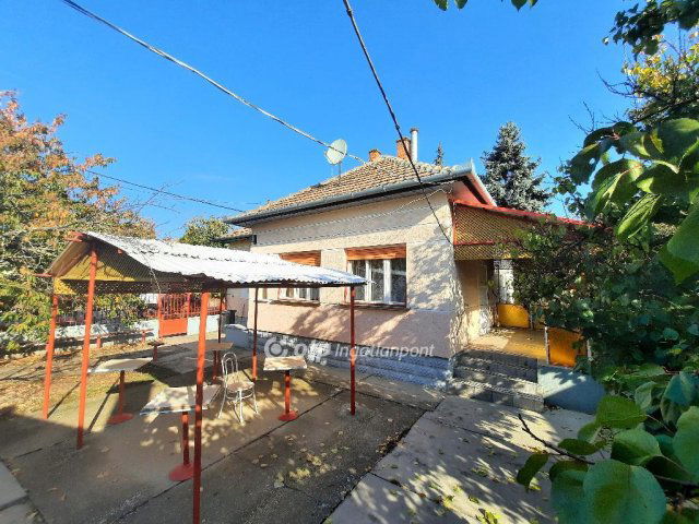 Eladó családi ház, Tiszasason 27.99 M Ft, 4 szobás