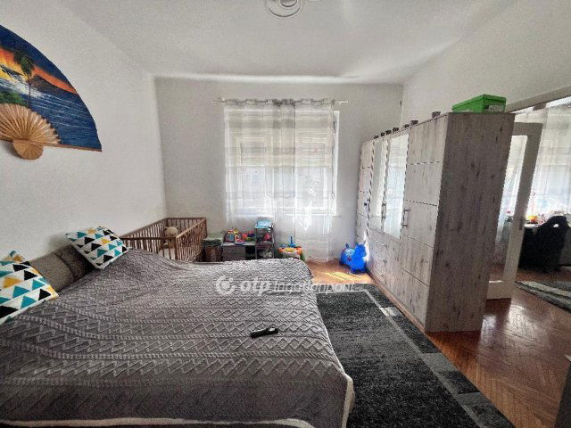 Eladó családi ház, Lőrinciben 24.99 M Ft, 3 szobás