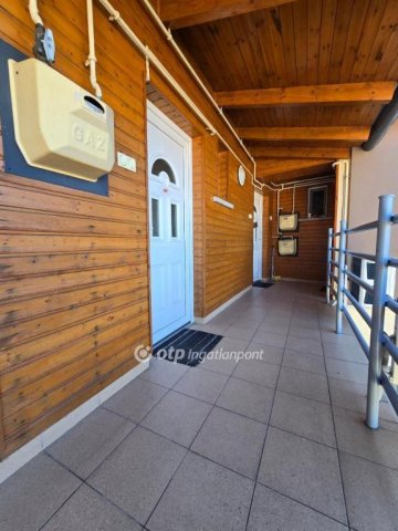 Eladó téglalakás, Pápán 33.49 M Ft, 1+1 szobás