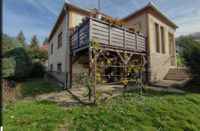 Eladó családi ház, Komlón, Fő utcában 34.9 M Ft, 3 szobás