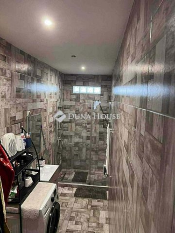 Eladó családi ház, Győrött 80 M Ft, 4 szobás