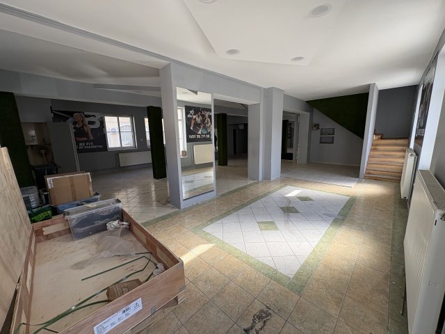 Eladó üzlethelyiség, Várpalotán 89.9 M Ft