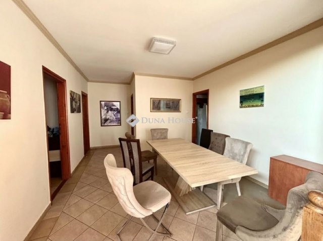 Eladó üzlethelyiség, Hosszúpályin 105 M Ft, 9 szobás