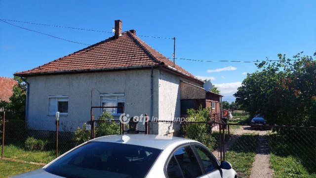 Eladó családi ház, Ecsegfalván 9.9 M Ft, 2 szobás