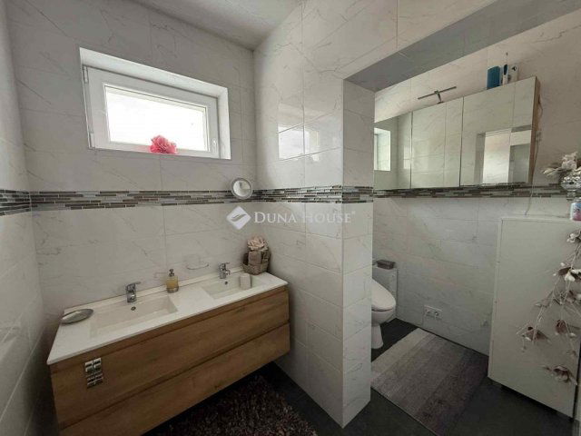 Eladó családi ház, Tiszanánán 72 M Ft, 5 szobás