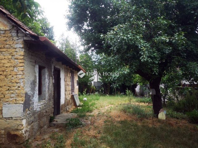 Eladó családi ház, Budakeszin 58 M Ft, 1 szobás