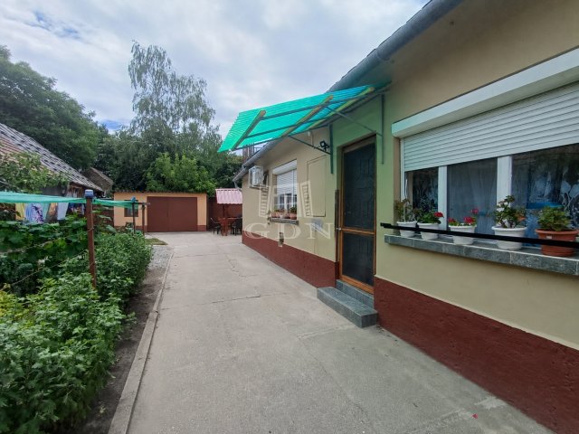 Eladó családi ház, Baján 28 M Ft, 2 szobás