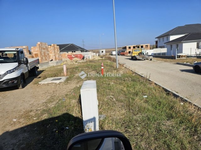 Eladó téglalakás, Mendén 79.9 M Ft, 4 szobás