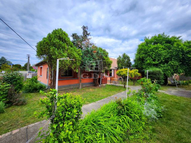 Eladó családi ház, Tiszaújvárosban 33.499 M Ft, 4 szobás