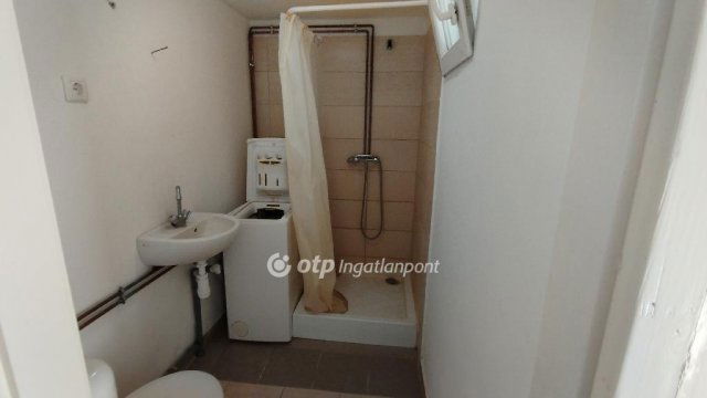 Eladó családi ház, Jászberényben 28 M Ft, 1+4 szobás