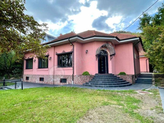 Kiadó iroda, Budapesten, XII. kerületben, Hegyalja úton