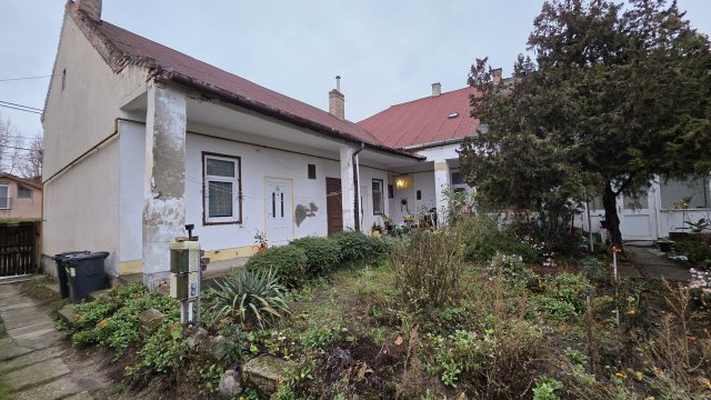 Eladó családi ház, Székesfehérvárott 39.9 M Ft, 2 szobás