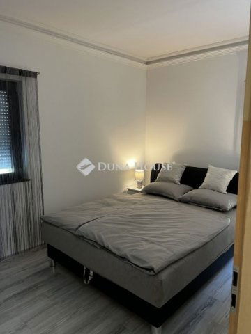 Eladó családi ház, Pócsmegyeren 94.9 M Ft, 3 szobás