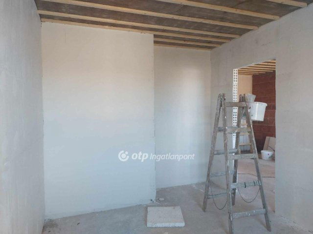 Eladó téglalakás, Pécsett 95.521 M Ft, 3 szobás