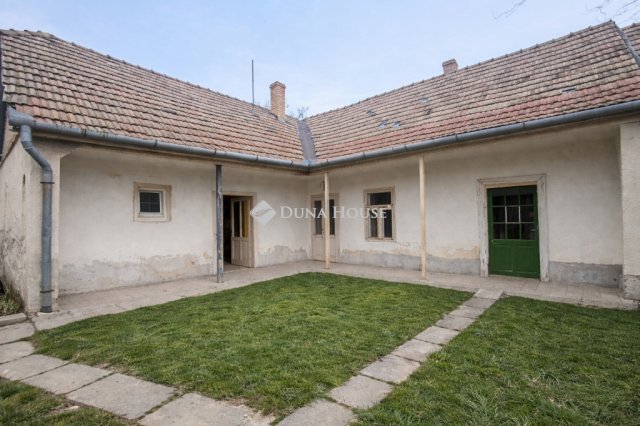 Eladó családi ház, Tolnanémedin 12 M Ft, 4 szobás