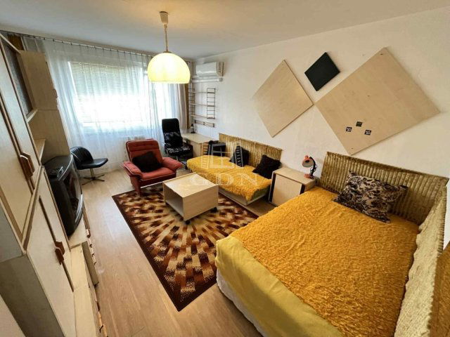 Eladó panellakás, Szegeden 55 M Ft, 3 szobás
