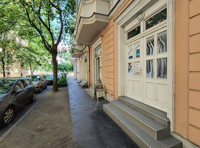 Kiadó üzlethelyiség, Szolnokon 115 E Ft / hó, 1 szobás