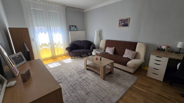 Eladó panellakás, Pécsett, Mezőszél utcában 47.8 M Ft