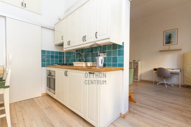 Eladó téglalakás, Budapesten, VI. kerületben 58.9 M Ft, 1 szobás