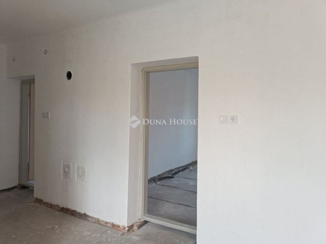 Eladó családi ház, Kiszomboron 32.99 M Ft, 2 szobás