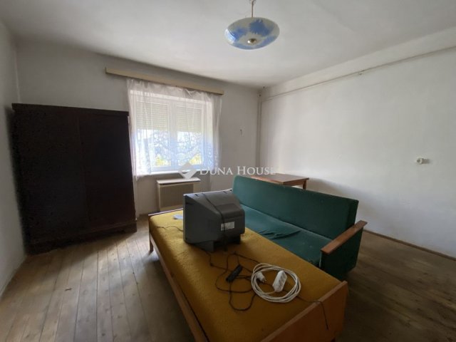 Eladó családi ház, Gyóróban 33.9 M Ft, 2 szobás