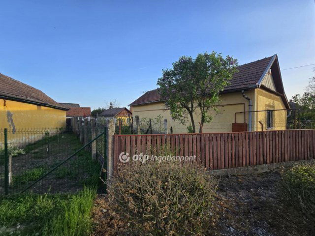 Eladó családi ház, Kabán 18 M Ft, 2 szobás