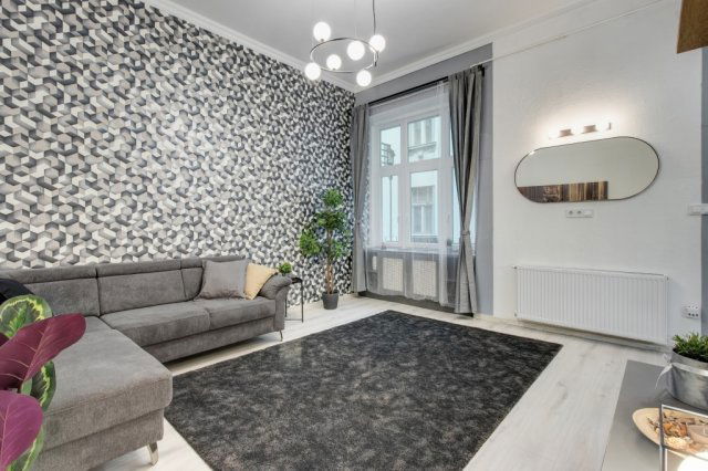 Eladó téglalakás, Budapesten, VI. kerületben 47 M Ft, 1 szobás