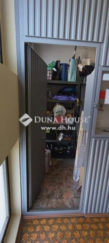 Eladó panellakás, Pécsett 41.9 M Ft, 2 szobás