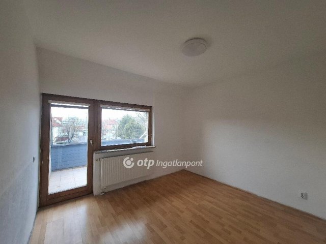 Eladó téglalakás, Egerben 72.5 M Ft, 3 szobás