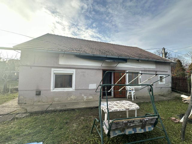 Eladó családi ház, Pécsett, Csárda utcában 27.9 M Ft, 3 szobás