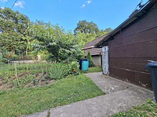 Eladó családi ház, Budapesten, X. kerületben 54.9 M Ft, 1 szobás