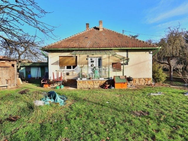 Eladó családi ház, Bényén 65 M Ft, 3 szobás