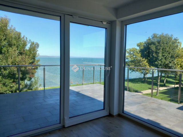 Eladó téglalakás, Siófokon 265 M Ft, 3 szobás