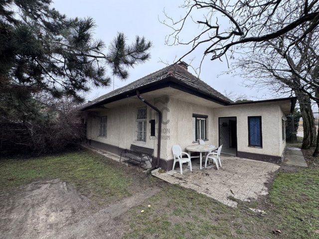 Eladó családi ház, Csömörön 33 M Ft, 2 szobás