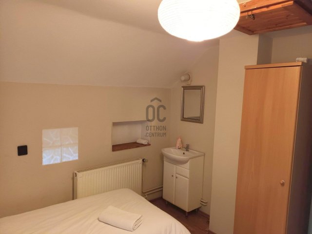 Eladó családi ház, Révfülöpön 99 M Ft, 6 szobás