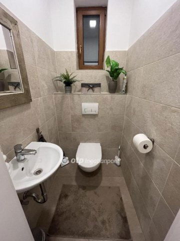 Eladó családi ház, Érden 214.9 M Ft, 6+1 szobás