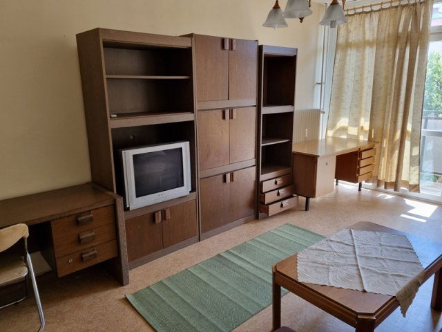 Kiadó panellakás, albérlet, Pécsett, Madách Imre utcában