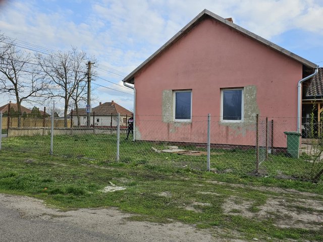 Eladó családi ház, Abonyban 25 M Ft, 2 szobás
