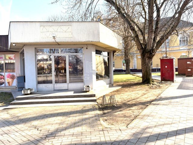 Eladó üzlethelyiség, Újfehértón 29.5 M Ft