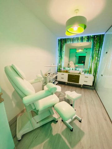 Kiadó üzlethelyiség, Baján 60 E Ft / hó, 2 szobás