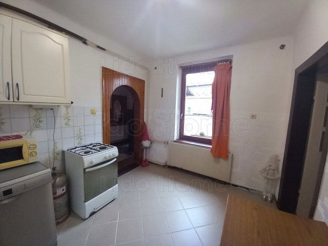 Eladó családi ház, Gönyűn 43.9 M Ft, 7 szobás