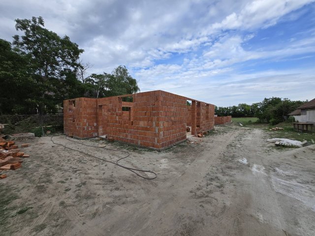 Eladó ikerház, Áporkán 86.99 M Ft, 5 szobás