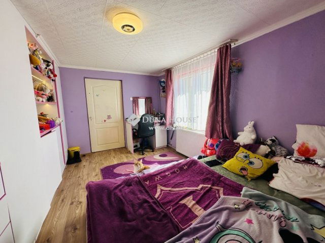 Eladó családi ház, Esztergomban 38.7 M Ft, 2 szobás