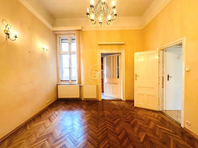 Kiadó téglalakás, albérlet, Szegeden, Hajnóczy utcában