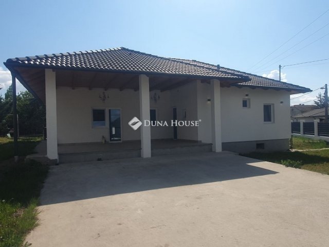 Eladó családi ház, Dunakeszin 119.999 M Ft, 3 szobás