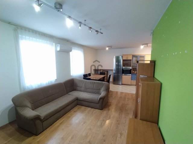 Kiadó téglalakás, albérlet, Szegeden, Gelei József utcában